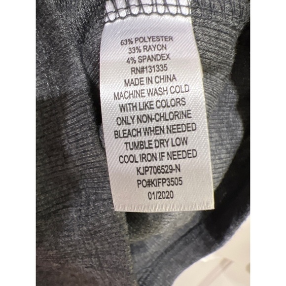 Walking ON SUNSHINE SLEEVELESS BUTTON FRONT GRAY JUMPSUIT - SIZE XL - Picture 2 of 5